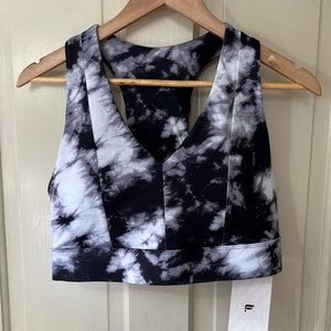 Fabletics Mila medium impact sports bra in tie dye with pocket, large, NWT